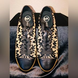 MICHAEL KORS TENNIS SHOES SIZE 7